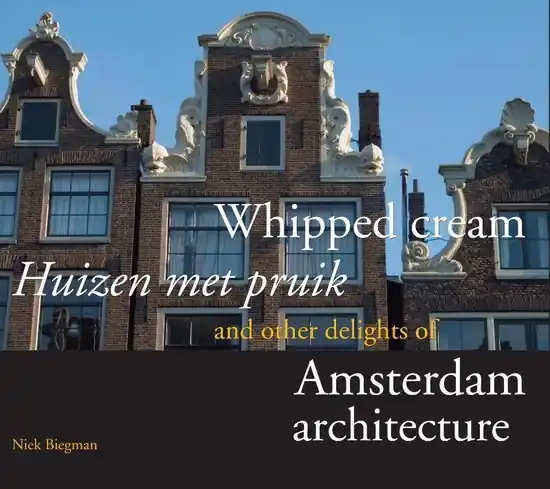 Koopje Huizen met pruik